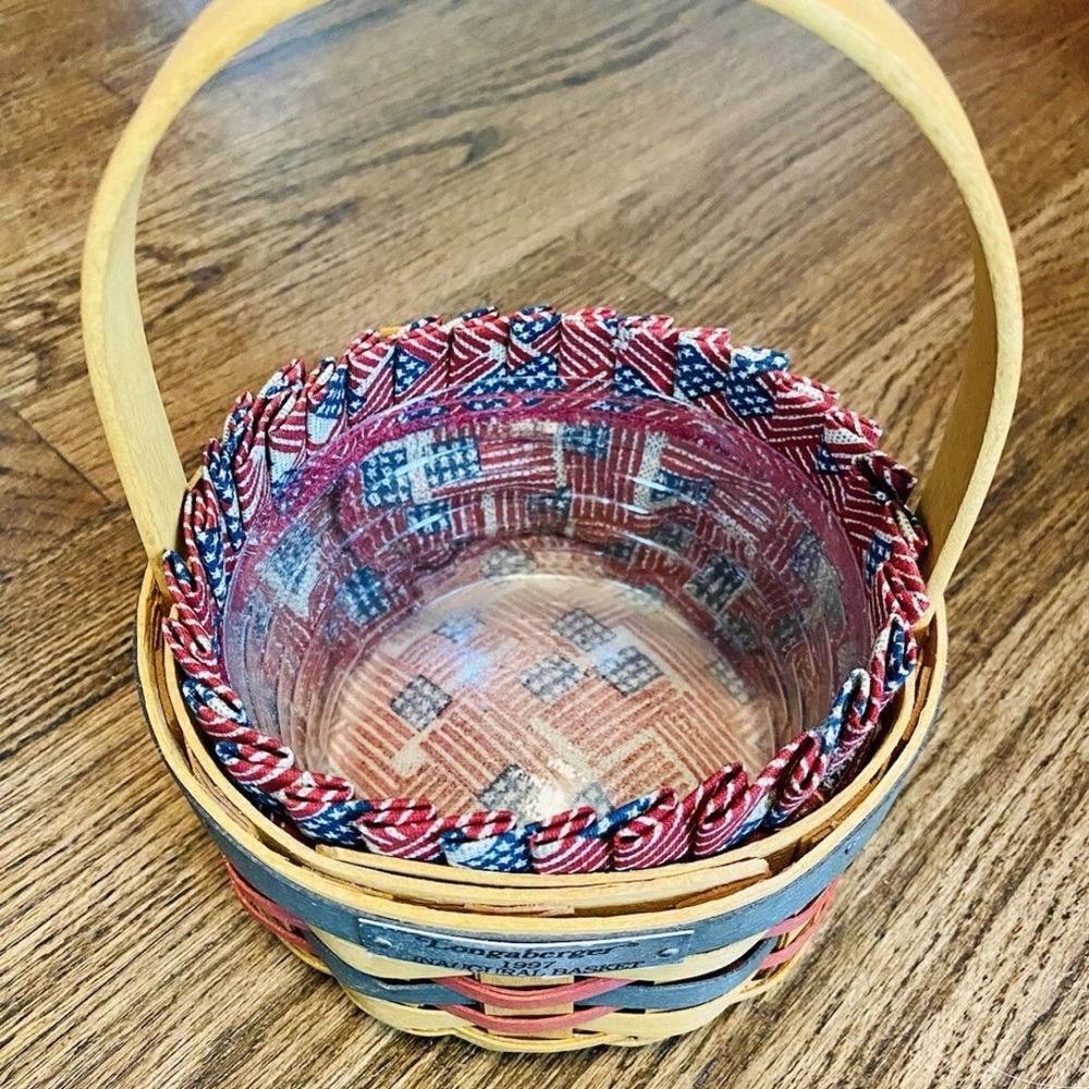 Longaberger 1997 Inaugural Basket With Flag Print Liner & Plastic Insert - Picture 2 of 3